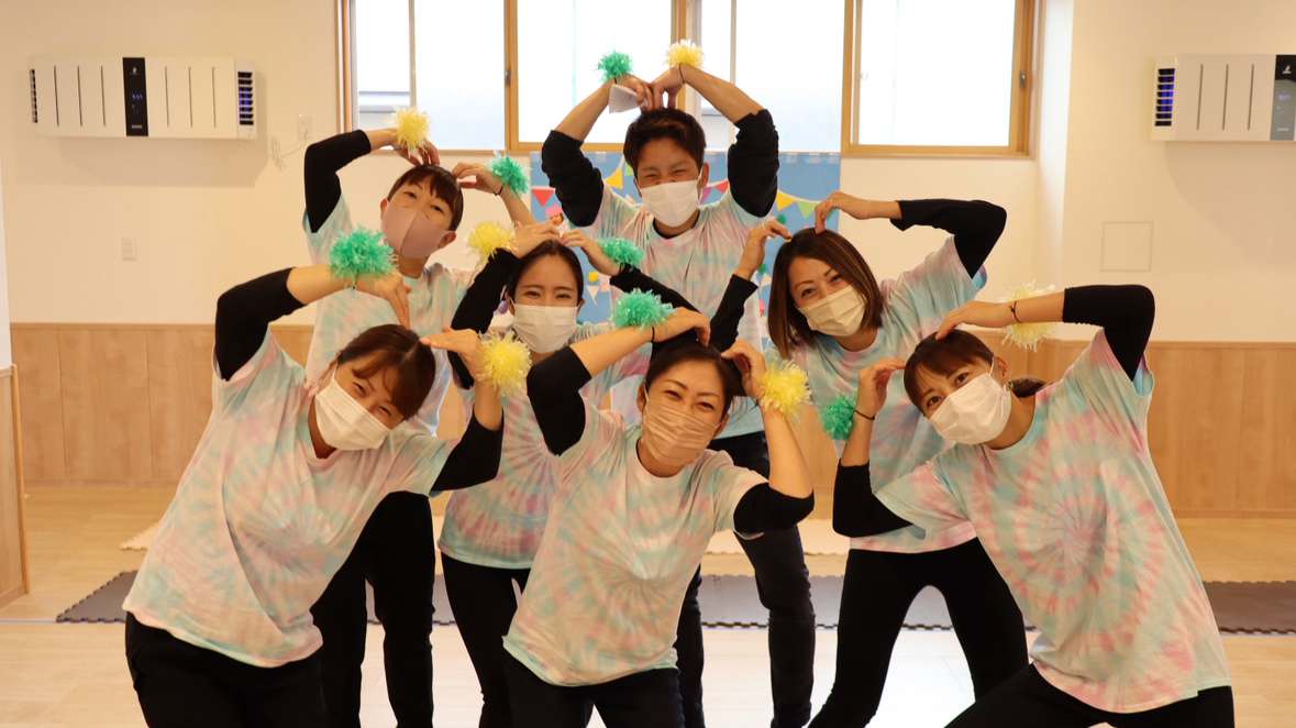 話し合う職員たち